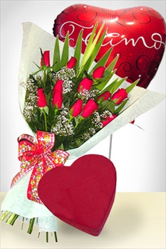 Combos Especiales - Bouquet de Doce Rosas, Globo Corazn  y Bombones