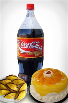 Tortas - Merienda  Celebracin: Pack Salteas + Coca Cola + Torta