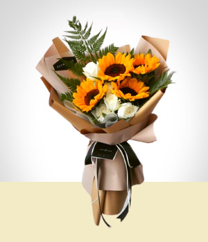 Amor y Romance - Bouquet de Girasoles y Rosas